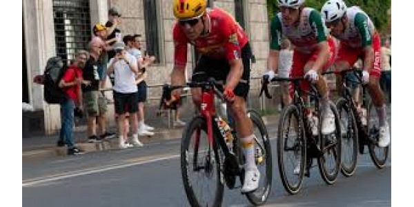 Fredrik Dversnes gewinnt Etappe